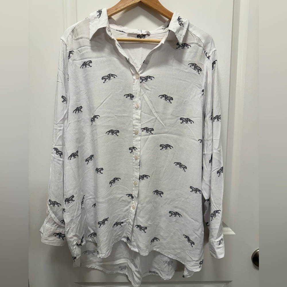 Jane and Delancey Oversized Women white and black Tiger Print shirt